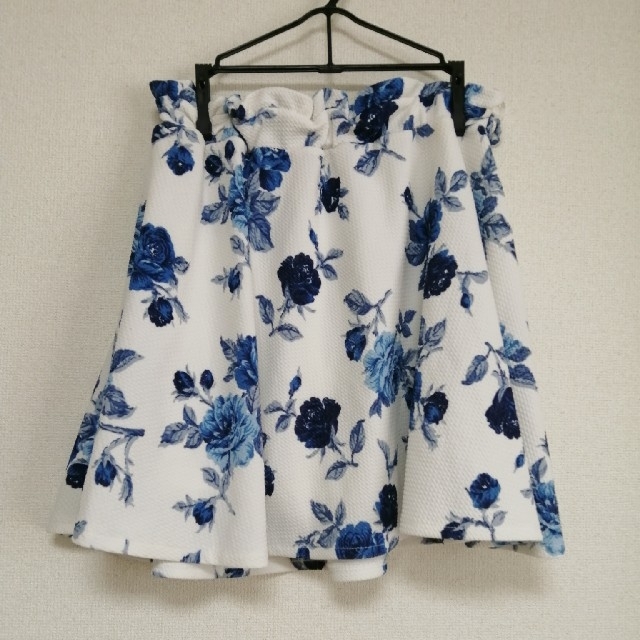花柄のミニスカート レディースのスカート(ミニスカート)の商品写真