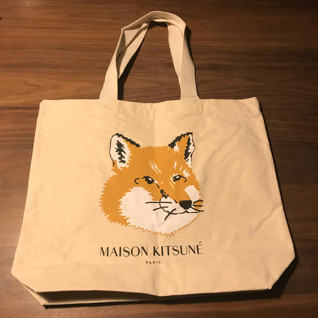 MAISON KITSUNE'(メゾンキツネ)の新品未使用　メゾンキツネ  トートバッグ レディースのバッグ(トートバッグ)の商品写真