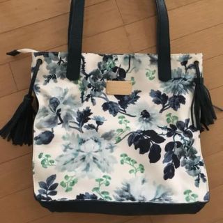 ザラホーム(ZARA HOME)の新品タグ付✨ZARA HOME 花柄トートバッグ(トートバッグ)