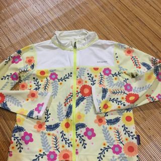 パタゴニア(patagonia)の中古（送料込み）パタゴニア（Patagonia）　ラッシュガード　5T  キッズ(その他)