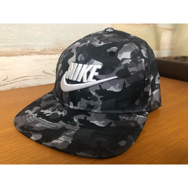 NIKE(ナイキ)の新品　NIKE ナイキ ジュニアフューチュラ プロ カモ キャップ　迷彩キャップ キッズ/ベビー/マタニティのこども用ファッション小物(帽子)の商品写真