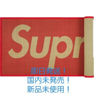 シュプリーム(Supreme)のかまぼこ様専用 Supreme Woven Straw Mat RED(キッチンマット)