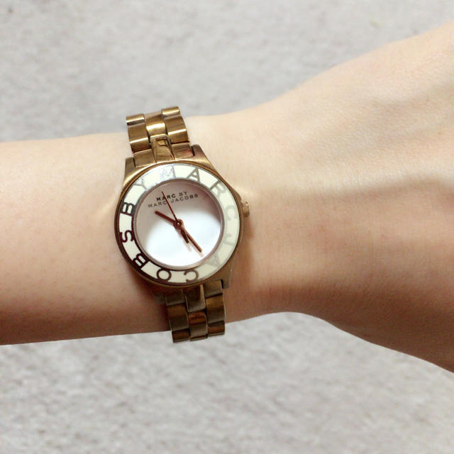 MARC BY MARC JACOBS(マークバイマークジェイコブス)のピンクゴールド腕時計 レディースのファッション小物(腕時計)の商品写真