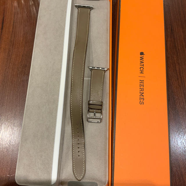 Hermes(エルメス)の(正規品) Apple Watch ドゥブルトゥール エルメス エトゥープ メンズの時計(レザーベルト)の商品写真