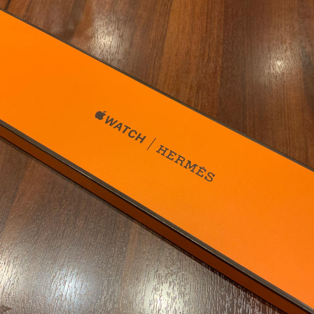 Hermes(エルメス)の(正規品) Apple Watch ドゥブルトゥール エルメス エトゥープ メンズの時計(レザーベルト)の商品写真