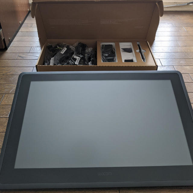 高い素材】 Cintiq WACOM - Wacom 22 (DTK2260K0D) PC周辺機器 - www