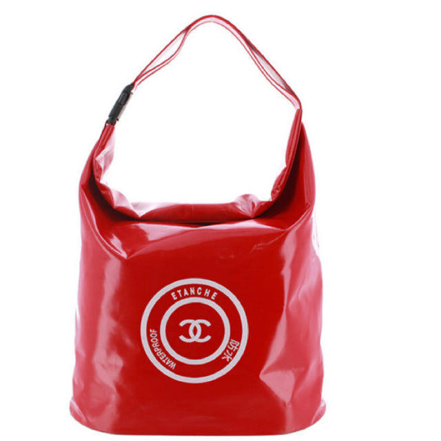 CHANEL(シャネル)のシャネル　CHANEL　レア　防水　バッグ　赤   レディースのバッグ(その他)の商品写真