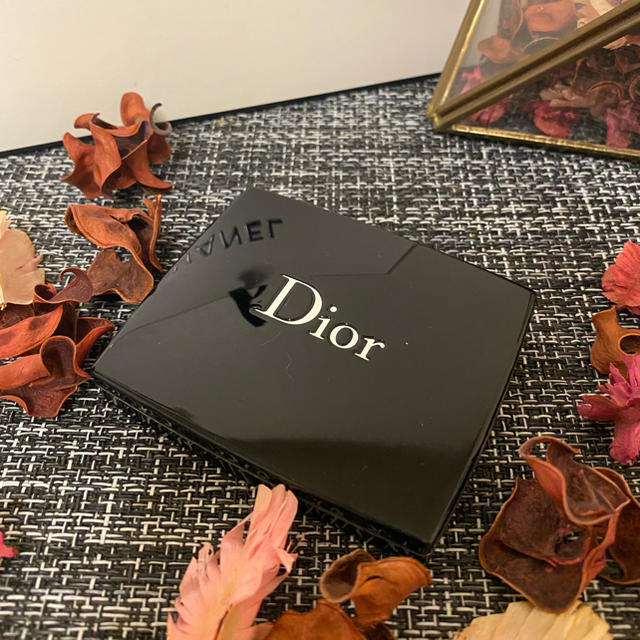 Dior(ディオール)の最終値下げです！ディオール♡サンククルール567 コスメ/美容のベースメイク/化粧品(アイシャドウ)の商品写真