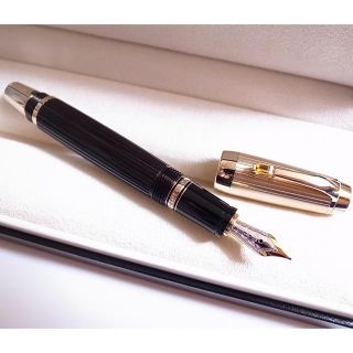 モンブラン(MONTBLANC)のモンブラン　万年筆　ボエム　リーニュ　ニブF(ペン/マーカー)