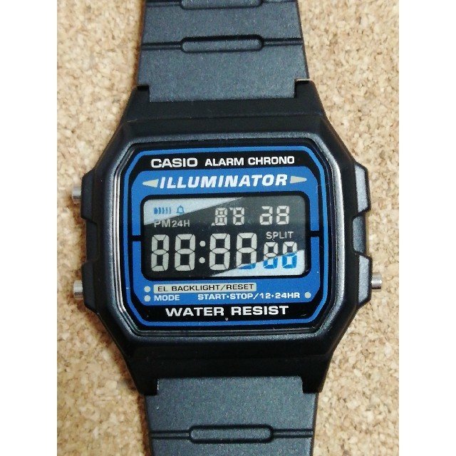 CASIO(カシオ)の【ブラック×ブルー液晶反転】チープカシオ腕時計 F-105W-1A メンズの時計(腕時計(デジタル))の商品写真