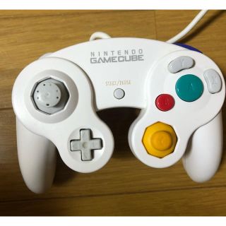 ニンテンドーゲームキューブ(ニンテンドーゲームキューブ)のゲームキューブコントローラー　白(家庭用ゲーム機本体)