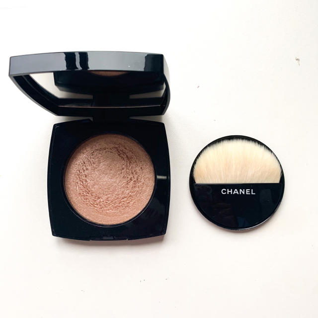 CHANEL(シャネル)のシャネル プードゥル ルミエール 10 アイヴォリー ゴールド 8.5g コスメ/美容のベースメイク/化粧品(フェイスパウダー)の商品写真