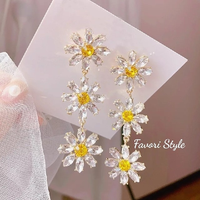 MUVEIL WORK(ミュベールワーク)のAAAジルコニア Flowerドロップ ピアス  シルバー925 レディースのアクセサリー(ピアス)の商品写真