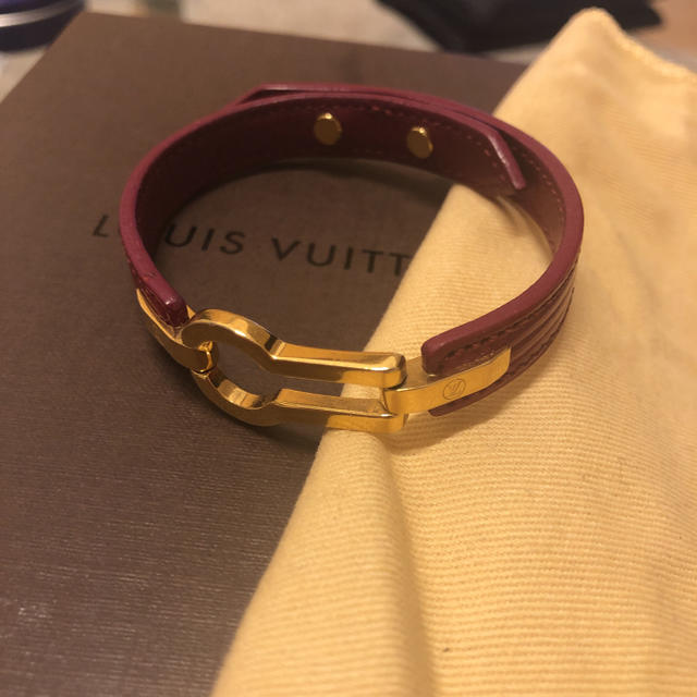 LOUIS VUITTON(ルイヴィトン)のLV ルイヴィトン  エピ　ブレスレット レディースのアクセサリー(ブレスレット/バングル)の商品写真