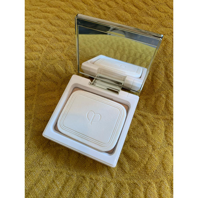 Cle de Peau Beaute タンナチュレールプードルブラン