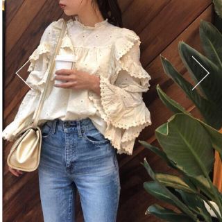 [新品未使用]　　MOUSSY　COTTON LACE RUFFLE　ブラウス