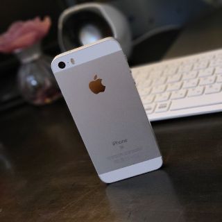 アイフォーン(iPhone)のiPhoneSE 128GB SIMフリー シルバー 美品 SE(スマートフォン本体)