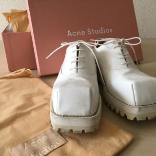 アクネ(ACNE)のアクネ Acne studios ホワイト　ローファー　靴(ローファー/革靴)