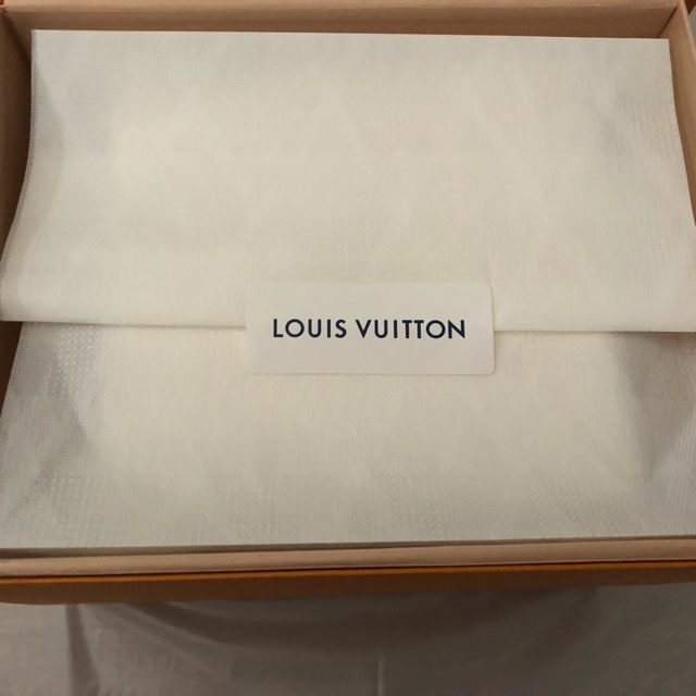 LOUIS VUITTON(ルイヴィトン)のルイヴィトン　イルブランシュミディアムキャンドル コスメ/美容のリラクゼーション(キャンドル)の商品写真