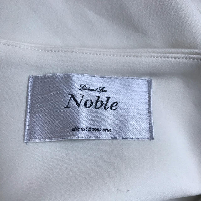 Noble(ノーブル)のNoble フレアスカート 白 レディースのスカート(ひざ丈スカート)の商品写真