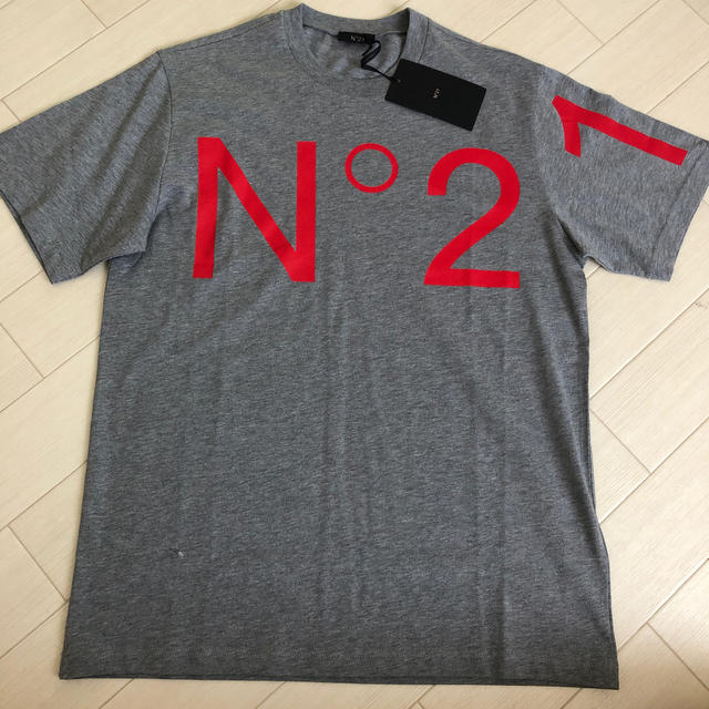 N°21(ヌメロヴェントゥーノ)のマリア様専用 レディースのトップス(Tシャツ(半袖/袖なし))の商品写真