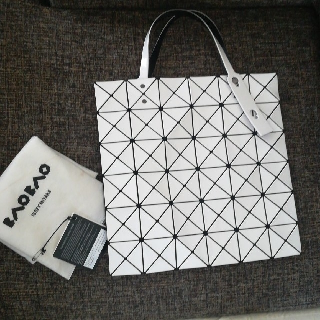 美品　BAOBAO  ISSEY MIYAKE  バオバオ　白　ホワイト　6×6