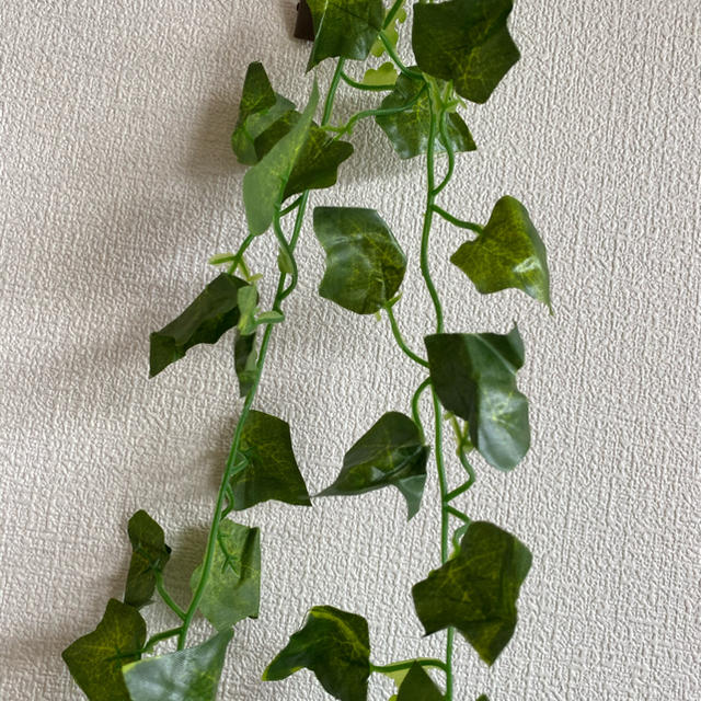 造花グリーン　人工観葉植物　フェイクグリーン単4本入りアイビー 植物装飾 壁掛け インテリア/住まい/日用品のインテリア小物(その他)の商品写真