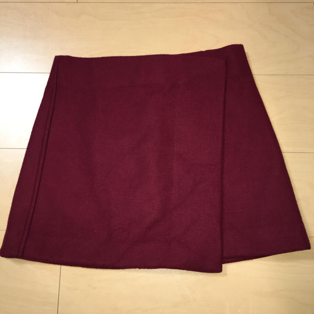 UNIQLO(ユニクロ)の【UNIQLO】ボルドースカートM レディースのスカート(ミニスカート)の商品写真