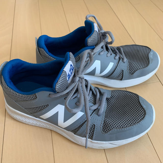 New Balance(ニューバランス)のニューバランス NB スニーカー 男子 グレー×ブルー 22センチ キッズ/ベビー/マタニティのキッズ靴/シューズ(15cm~)(スニーカー)の商品写真