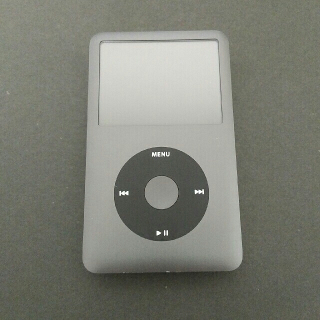 Apple(アップル)のiPod classic ブラック 160GB MC297J スマホ/家電/カメラのオーディオ機器(ポータブルプレーヤー)の商品写真