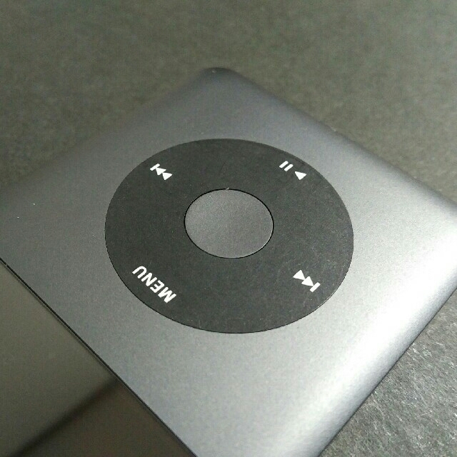 Apple(アップル)のiPod classic ブラック 160GB MC297J スマホ/家電/カメラのオーディオ機器(ポータブルプレーヤー)の商品写真