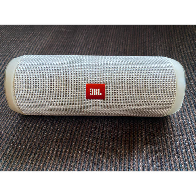 JBL FLIP4 ホワイト スマホ/家電/カメラのオーディオ機器(スピーカー)の商品写真