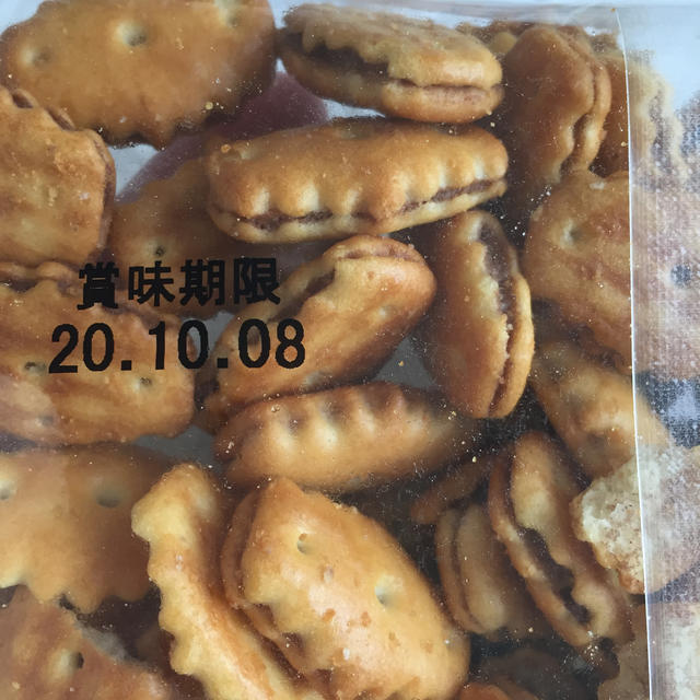 松永製菓　しるこサンド　しるこサンドクラッカー アウトレット品　割れビス 食品/飲料/酒の食品(菓子/デザート)の商品写真