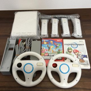 ウィー(Wii)のwii ウィー　本体　コントローラ4本　ソフト　ハンドル　セット(家庭用ゲーム機本体)