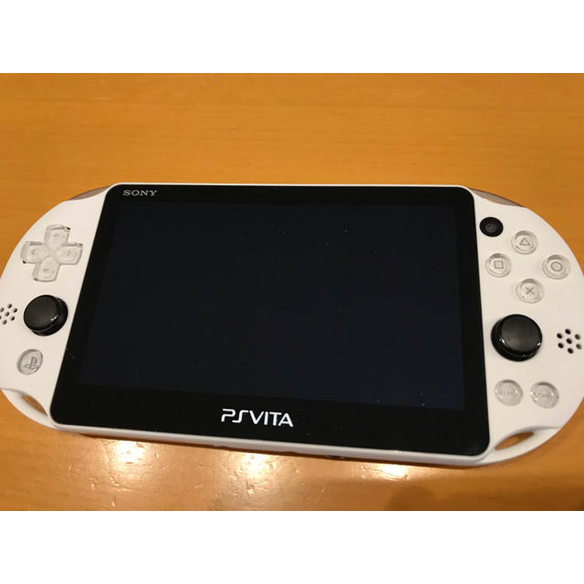 PS Vitaホワイト Wi-Fiモデル PCH-2000-ZA22 1
