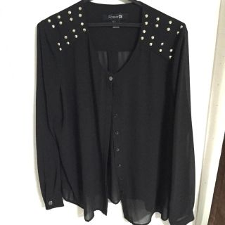 フォーエバートゥエンティーワン(FOREVER 21)のForever21スタッズシフォンシャツ(シャツ/ブラウス(長袖/七分))