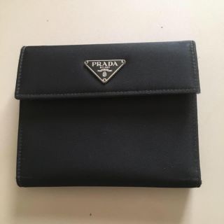 プラダ(PRADA)の【最終価格】Prada ナイロンレザー財布　二つ折り(財布)