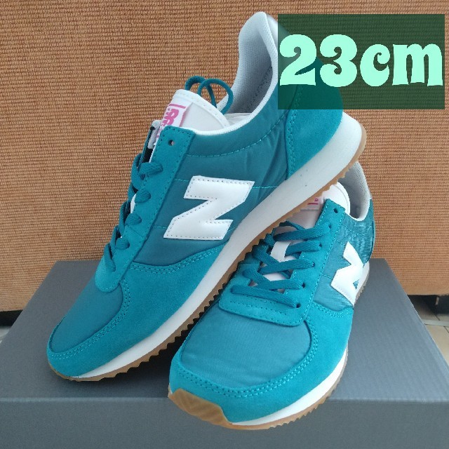 New Balance(ニューバランス)の新品★ニューバランス 23cm グリーン WL220 レディースの靴/シューズ(スニーカー)の商品写真