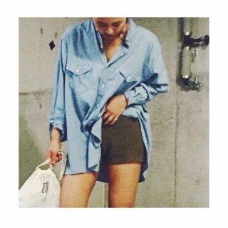 ホリデイ(holiday)のHOLIDAY BIG DENIM SHIRT light blue 美品(シャツ/ブラウス(長袖/七分))