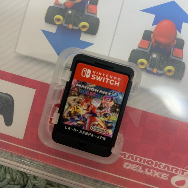 マリオカート8 デラックス Switch ハンドル2個付き エンタメ/ホビーのゲームソフト/ゲーム機本体(家庭用ゲームソフト)の商品写真