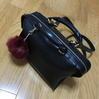 ザラ(ZARA)のZARA ファーチャーム付きバッグ(ショルダーバッグ)