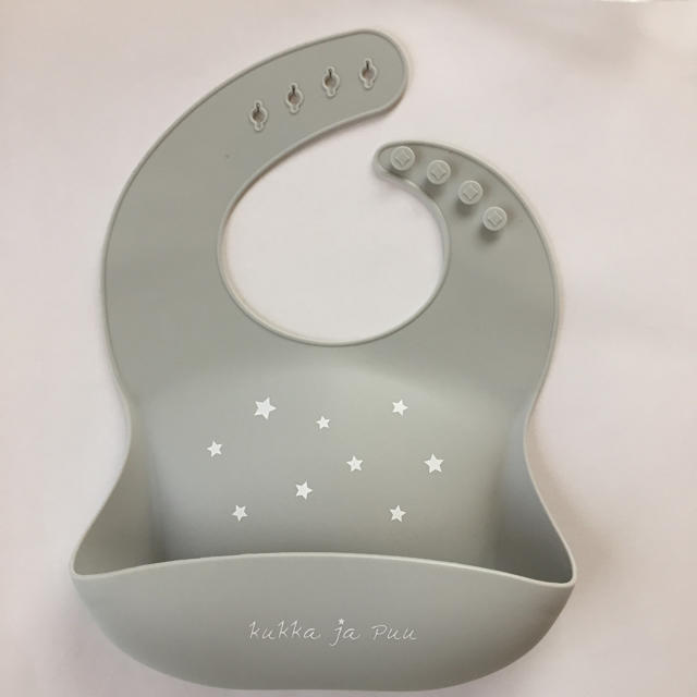 petit main(プティマイン)の新品☆kukka ja puu シリコンビブ キッズ/ベビー/マタニティの授乳/お食事用品(お食事エプロン)の商品写真