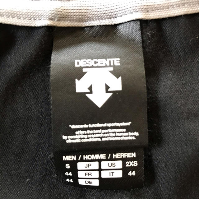 DESCENTE(デサント)のDESCENTEジャージ スポーツ/アウトドアのランニング(ウェア)の商品写真