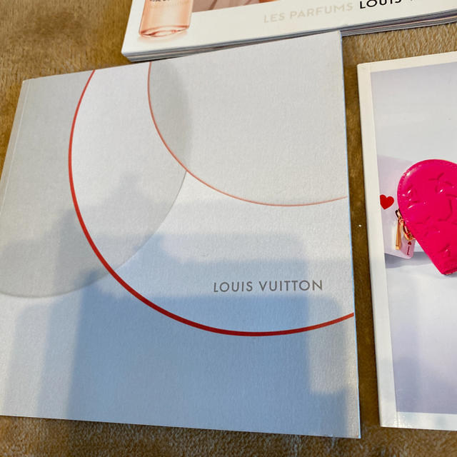 LOUIS VUITTON(ルイヴィトン)のルイヴィトン　カタログ ハンドメイドの文具/ステーショナリー(カード/レター/ラッピング)の商品写真