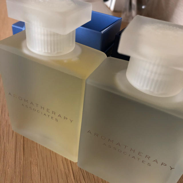 AROMATHERAPY ASSOCIATES(アロマセラピーアソシエイツ)のAromatherapy Associates 2点SET バス&シャワーオイル コスメ/美容のボディケア(バスグッズ)の商品写真