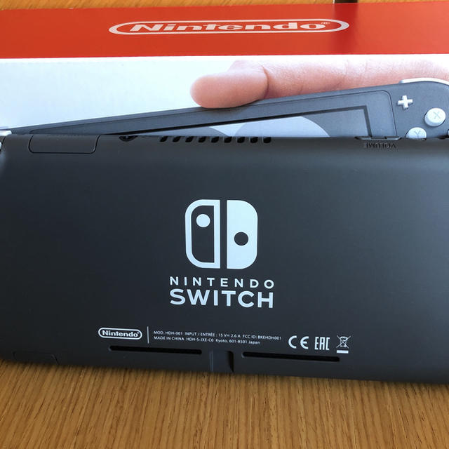 Nintendo Switch(ニンテンドースイッチ)のケース付き♪ Nintendo Switch Lite ライト グレー エンタメ/ホビーのゲームソフト/ゲーム機本体(携帯用ゲーム機本体)の商品写真