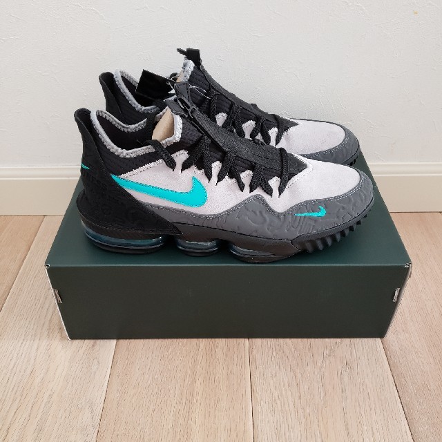 NIKE(ナイキ)のﾅｲｷ ﾚﾌﾞﾛﾝ XVI LOW AC 27.5㎝　未使用新品 メンズの靴/シューズ(スニーカー)の商品写真