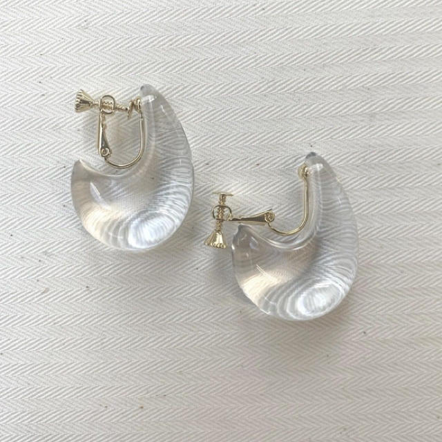 aries アガウド AgAwd♡Clear Fang Earringの通販 by n's.｜アリエスならラクマ