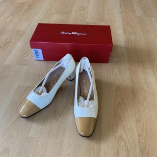 サルヴァトーレフェラガモ(Salvatore Ferragamo)の【Salvatore Ferragamo】エナメルパンプス(ハイヒール/パンプス)