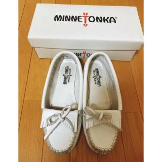 ミネトンカ(Minnetonka)のミネトンカ　白モカシン(スリッポン/モカシン)